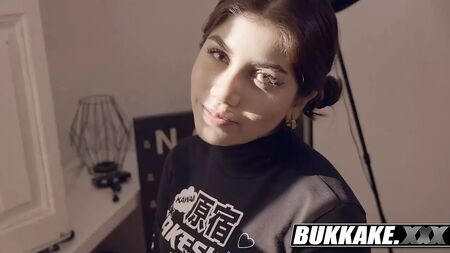 Amateur Marina Gold on the Sperm Hunt for Hot Loads