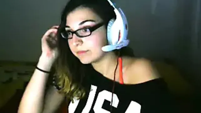 Twitch Streamer Shows Tits