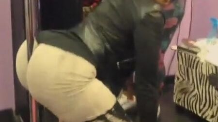 Deelishis--Dance too much booty in the pants