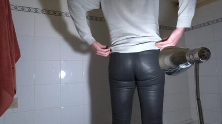 LEATHER PUSH UP SKINNY TIGHT PANTS