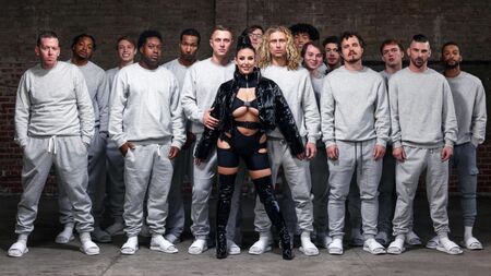 What do you think: a chick is a cunt or she can handle it?