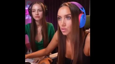 малой залетел к Luxury Girl и Sola Zola