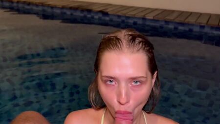 Californiababe likes dicks and pools