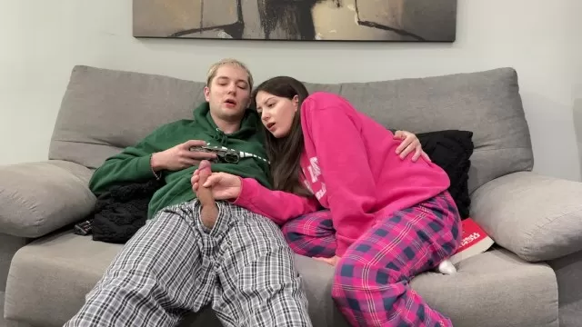 Couch Jerk Off - Step Brother Watch Porn and Jerk Off Next To Step Sister! But She Decide  Handjob Him Instead Reading - XXXi.PORN Video