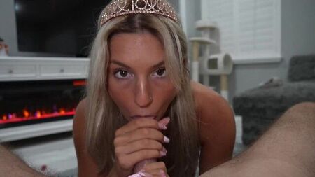 Slutty 18 year old girl celebrates New Year with a dick in her mouth