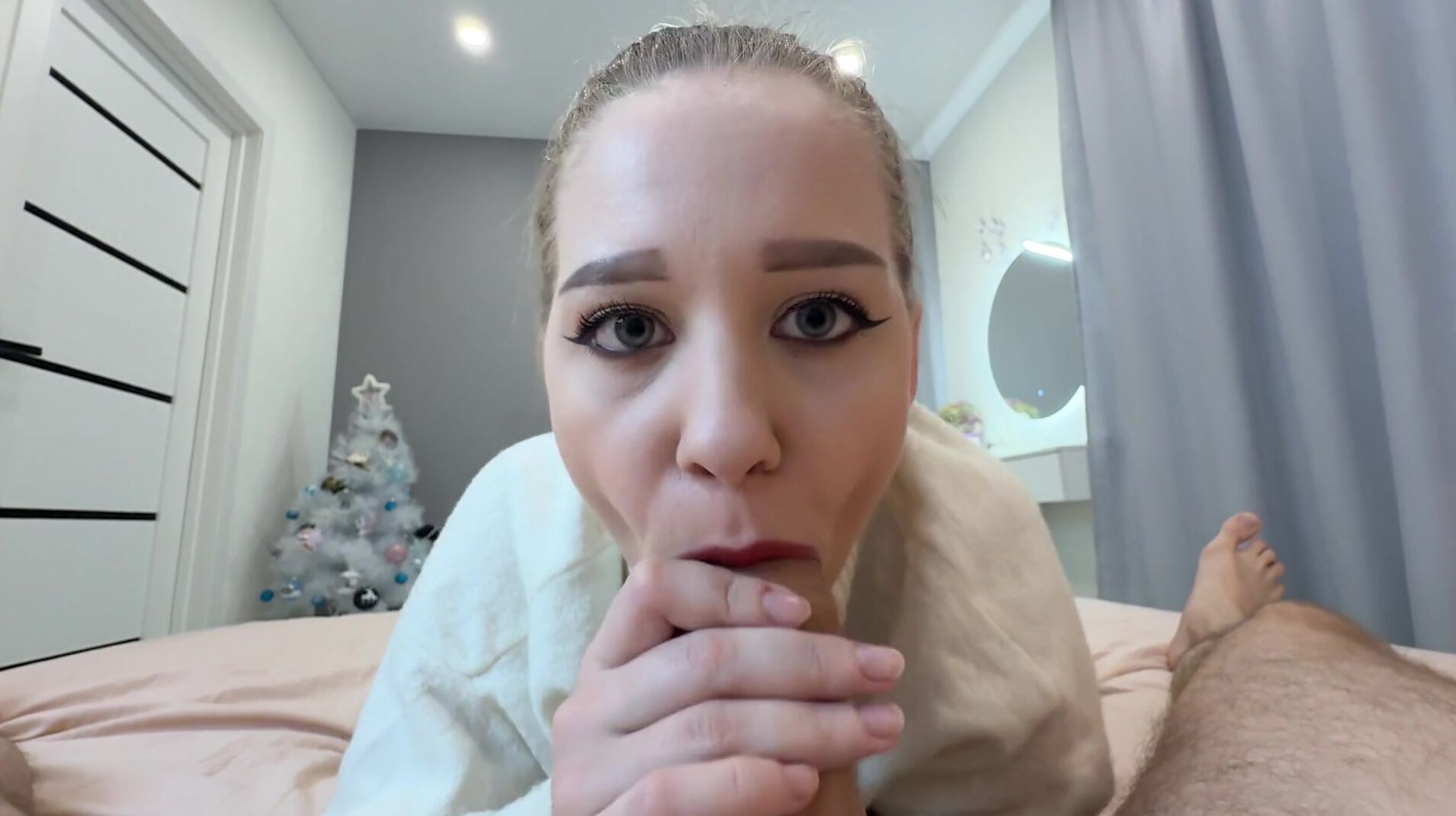 don't tear her mouth open!