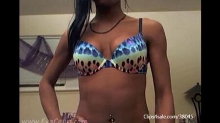 Black woman masturbates in front of the webcam