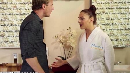 The masseuse could not resist and went to business