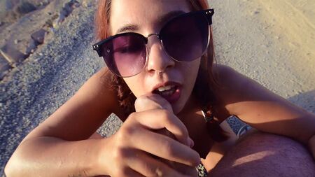 Turista italiana si fa scopare in macchina alle Canarie