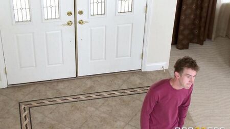 I met a guy in the bedroom in full readiness for sex