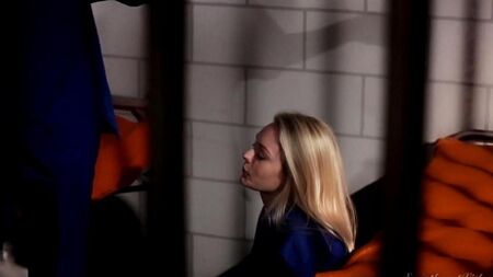 Lesbian prisoners fuck in the cell