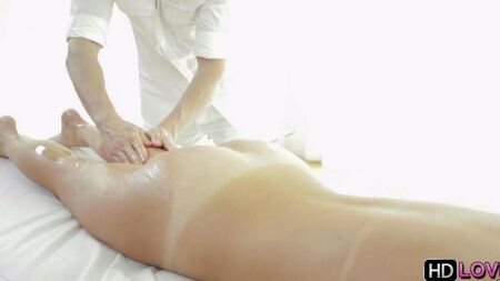 Fucks the girl with fingers during massage