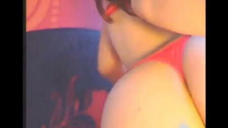 Girl fucks herself with vibrators in all holes