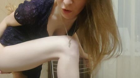 HOT SEXY SLUT FUCKS HERSELF ON CAMERA