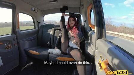 Atlanta Moreno Британская гибкость в чешском такси fake taxi