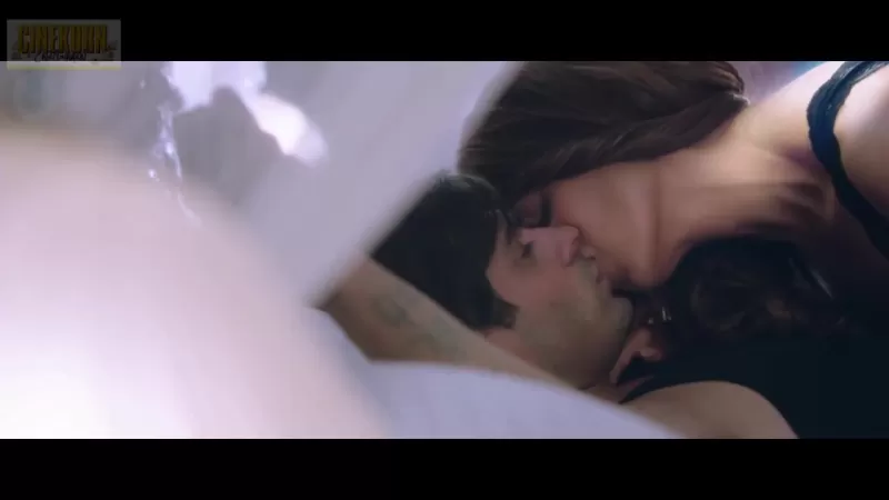 Bepasha Basu Sexsi Dudh Vedio - Hot Bipasha Basu - Intimate Scene - Alone (2015) - XXXi.PORN Video