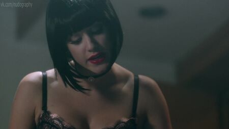 Сексуальные Лили Рейнхарт (Lili Reinhart), Камила Мендес (Camila Mendes) - Ривердэйл (Riverdale, 2017) - Сезон 1 / Серия 3 s1e3