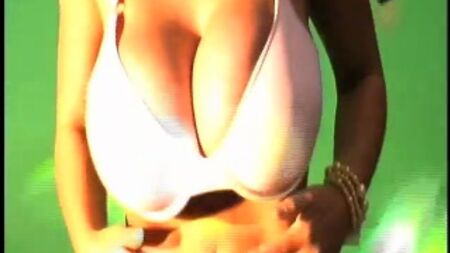 Denise Milani Booty shake