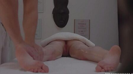 Hidden camera shot a masseur sex with a client