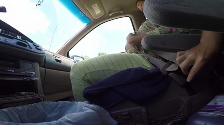 Woman gives birth to 10lb baby in car