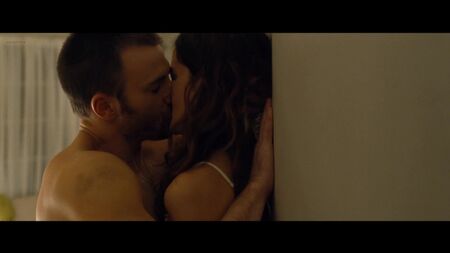 Aubrey Plaza Nude, Michelle Monaghan Sexy - Playing It Cool (2014) HD 1080p / Обри Плаза, Мишель Монахэн - Сердце вдребезги