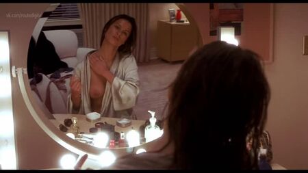 Rhona Mitra Nude - Hollow Man (2000) HD 1080p Watch Online / Рона Митр - Невидимка