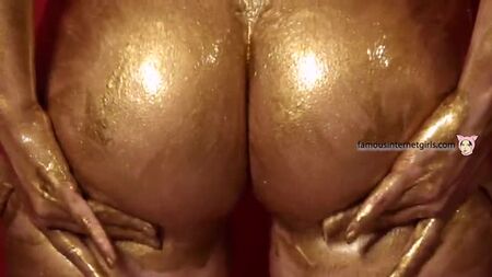 Lauren Summer - Nude Gold Bath