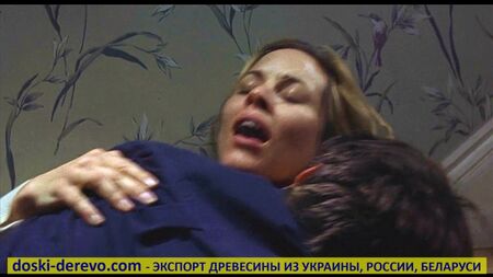 Эротические сцены из фильмов (18+) - Секс на лестнице в фильме "Oпpaвдaннaя жecтoкocть"