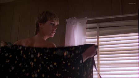 Джейми Ли Кёртис (Jamie Lee Curtis nude scenes in "Grandview, USA" 1984)
