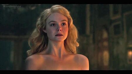 Elle Fanning Nude - The Great S01E01 (2020) Watch Online / Эль Фаннинг - Великая