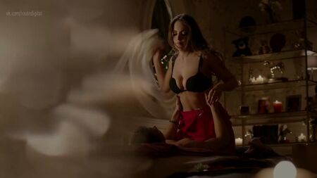 Elizabeth Gillies - Dynasty s02e21 (2018) HD 1080p Nude? Sexy! Watch Online