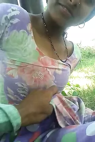 Bihar B F - Bihari girl outdoor boyfriend crushing boob - XXXi.PORN Video