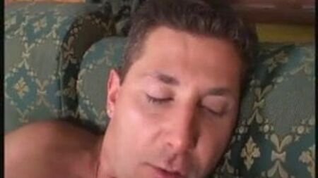 SHEMALE ITALIA - Leslie transex grande cagna!