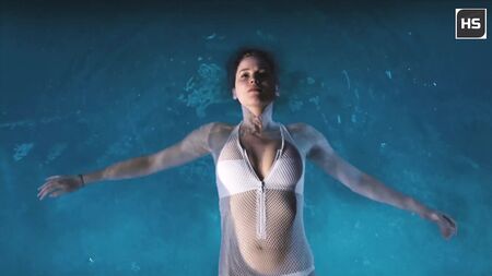 Jennifer Lawrence – Hot Sexy Scenes 4K - Passengers