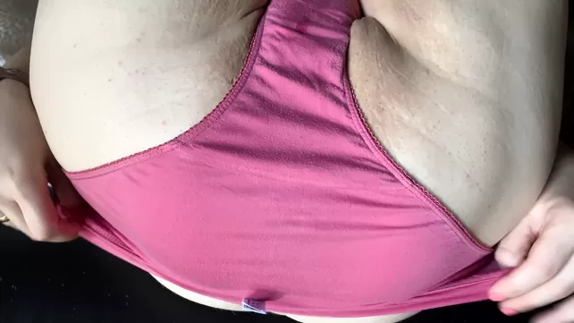 Oz dugonasiga qol urayotgan yigit video