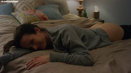 Elizabeth Reaser Nude - Easy (2016) HD Watch Online / Элизабет Ризер - Проще простого