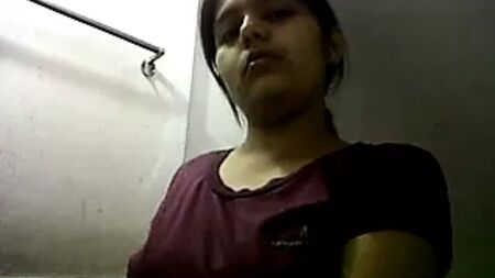 Mumbai girl undress and selfee